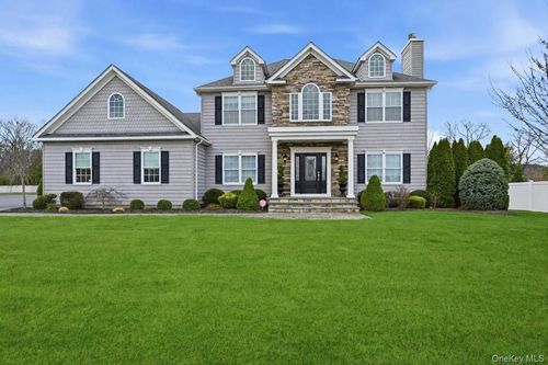 14 Southview Cir, Lake Grove, NY, 11755-2245 | Card Image