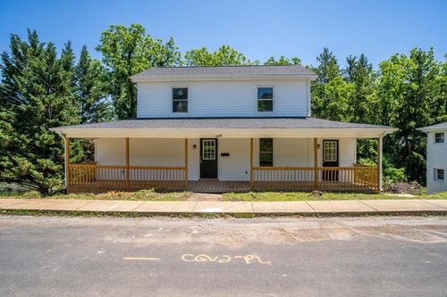 1201 Burnett St, STAUNTON, VA, 24401-4513 | Card Image