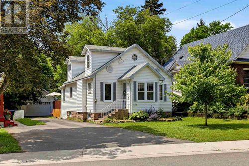 135 Leo Ave, Sault Ste. Marie, ON, P6A3V8 | Card Image