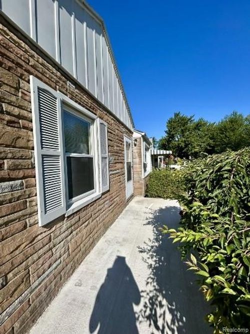 2271 Mark Ave, Lincoln Park, MI, 48146-2550 | Card Image