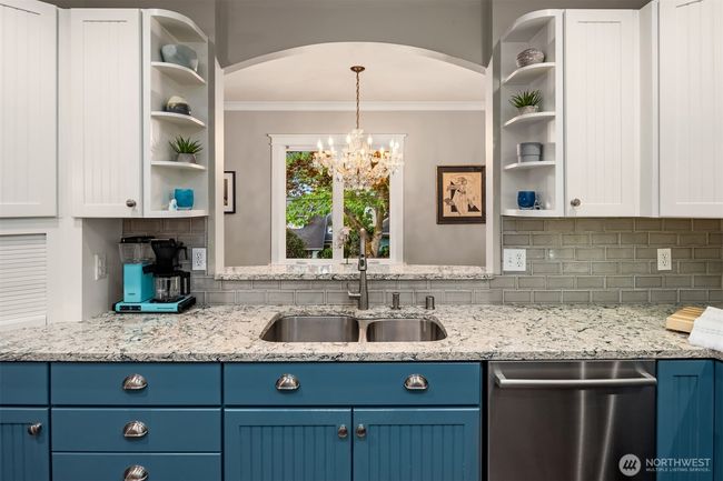 3833 24th Avenue W, House other with 3 bedrooms, 2 bathrooms and 1 parking in Seattle WA | Image 12