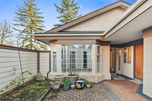 22-901 Kentwood Lane, Victoria, BC, V8Y2Y6 | Card Image