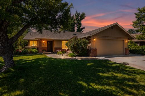 2425 Candlewood Dr, Redding, CA, 96003-9380 | Card Image
