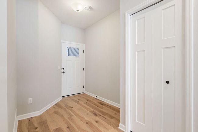 Open and Spacious Entry | Image 15