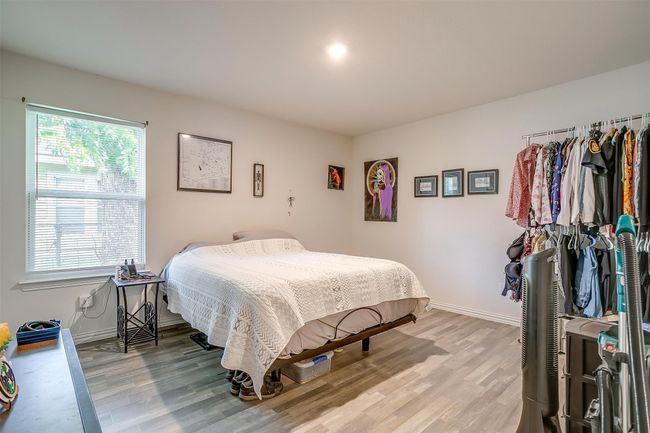 Master Suite featuring vinyl flooring | Image 25
