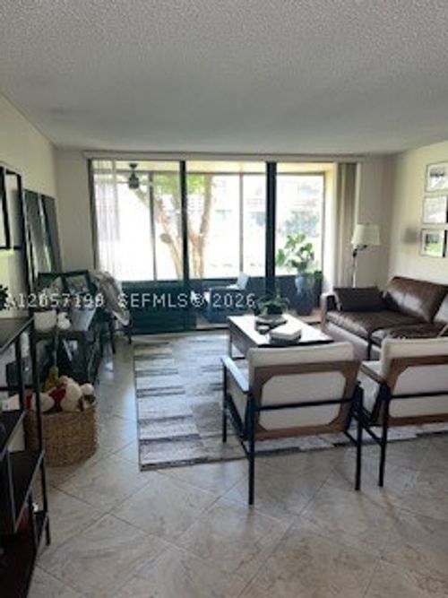 102-140 Sw 96th Ter, Plantation, FL, 33324-2323 | Card Image