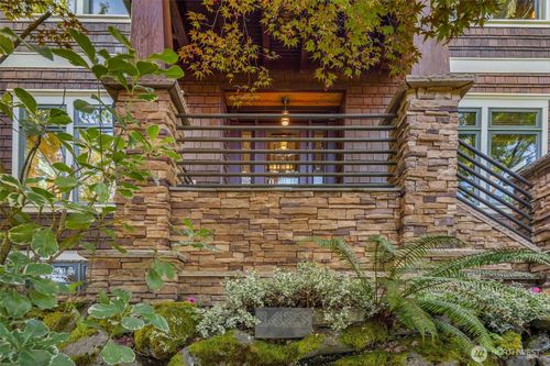 1423 37th Ave, Seattle, WA, 98122-3467 | Card Image