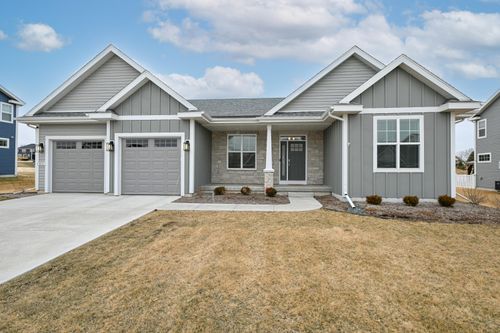 8020 W Preserve Pkwy, Mequon, WI, 53097-1215 | Card Image