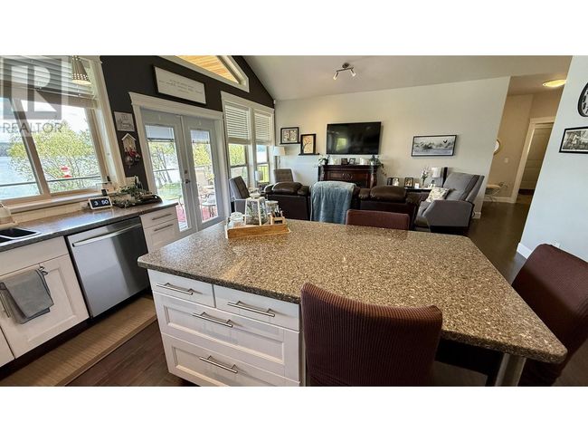 4828 Hamilton Rd, House other with 3 bedrooms, 3 bathrooms and null parking in Lac La Hache BC | Image 6