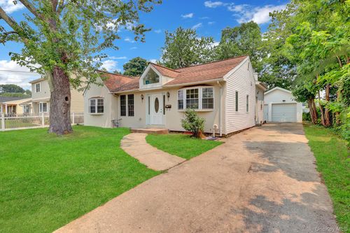 1431 Brooklyn Blvd, Bay Shore, NY, 11706-4014 | Card Image