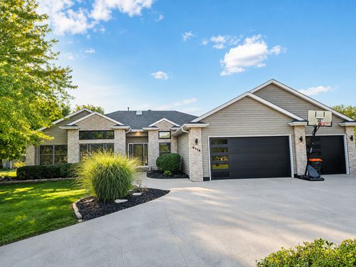 6116 Lakeshore Cir, Davenport, IA, 52807-2955 | Card Image