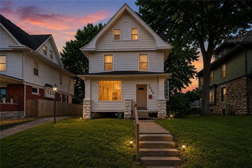 3632 Virginia Ave, Kansas City, MO, 64109-2738 | Card Image
