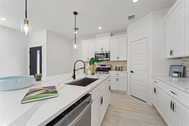 9023 Comal St, House other with 3 bedrooms, 3 bathrooms and 1 parking in Houston TX | Image 11