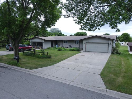 1710 N Park St, Fergus Falls, MN, 56537-1268 | Card Image