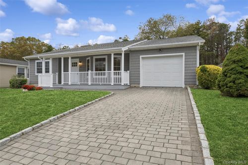 99 Village Cir W, Manorville, NY, 11949-9699 | Card Image