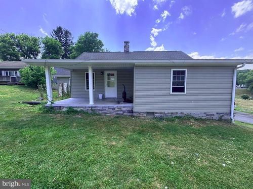 243 E Graceville Rd, Breezewood, PA, 15533-8016 | Card Image