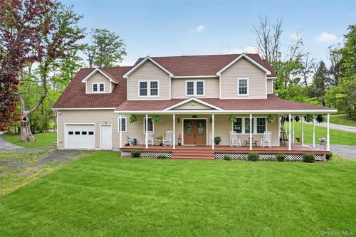 5 Decker Dr, Middletown, NY, 10940-6795 | Card Image