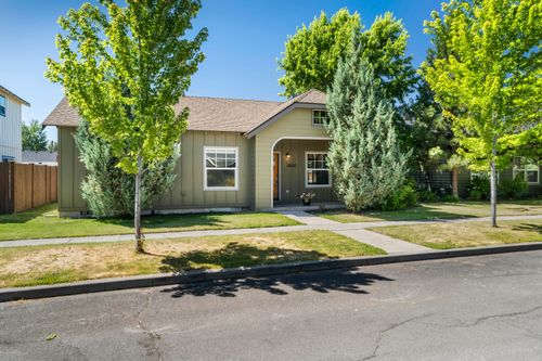 20653 Songbird Ln, Bend, OR, 97702-2788 | Card Image