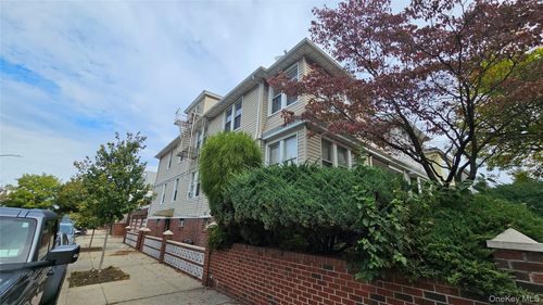 82 Myrtle Ave, Glendale, NY, 11385-7644 | Card Image