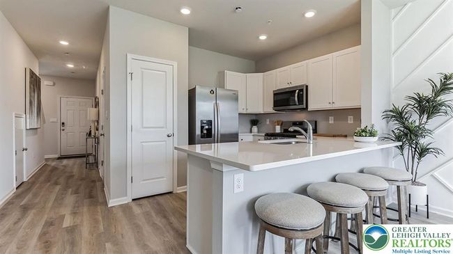 1203 Susan Cir, Townhouse with 3 bedrooms, 3 bathrooms and null parking in Breinigsville PA | Image 9