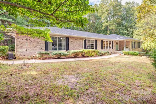 3 Sunningdale Dr, Flat Rock, NC, 28731-8555 | Card Image