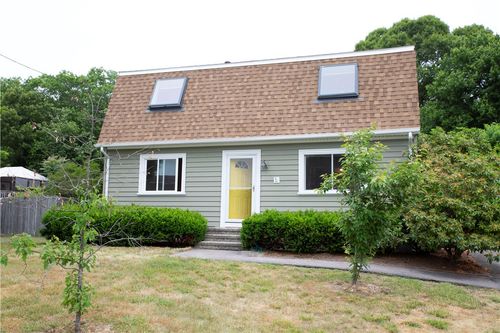 23 Saundra Dr, Westerly, RI, 02891-7204 | Card Image