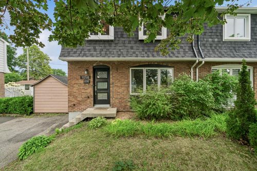 1058 Rue Du Centenaire, House with 4 bedrooms, 2 bathrooms and null parking in Longueuil QC | Card Image