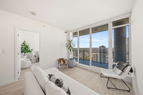 3601-2085 Skyline Crt, Burnaby, BC, V5C0M6 | Card Image