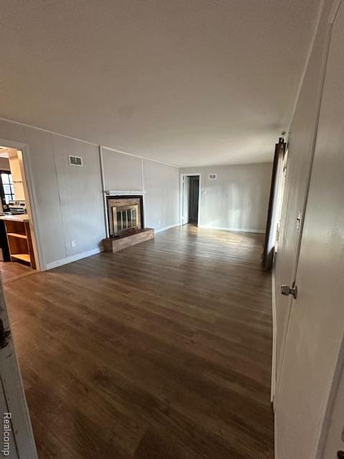 10120 Oak Park Blvd, Oak Park, MI, 48237-2255 | Card Image