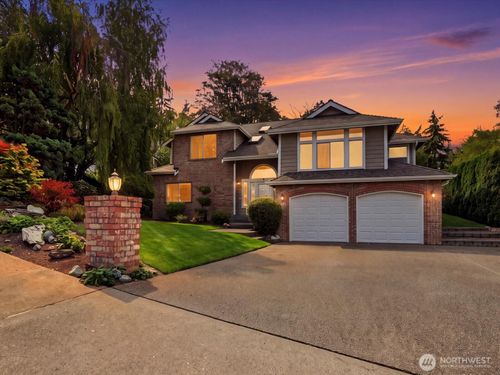 1835 S S 251st Pl, Des Moines, WA, 98198-8566 | Card Image