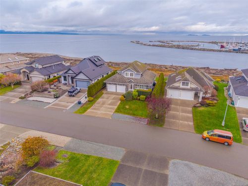 {{alt}} | Card Image