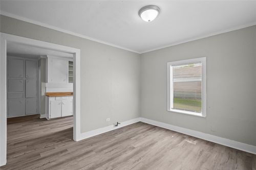 331 9th St N, Texas City, TX, 77590-7560 | Card Image