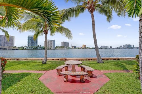 apt-19-2170 Bay Dr, Miami Beach, FL, 33141-3476 | Card Image