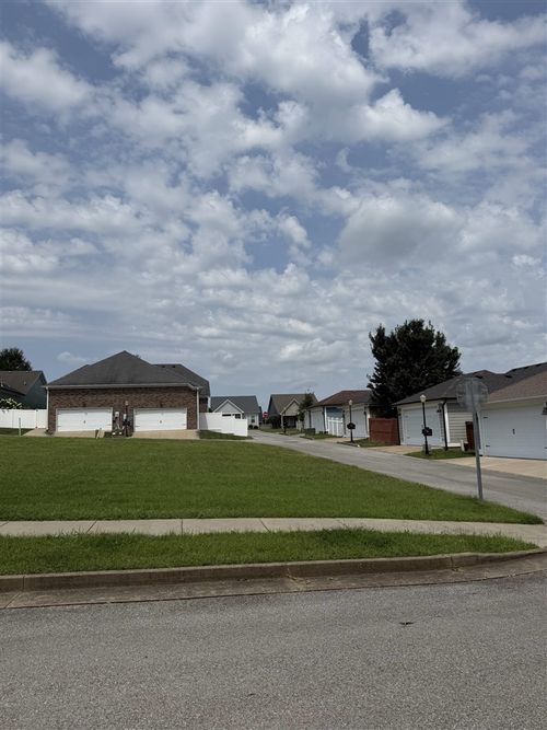 635 Continental Dr, Bowling Green, KY, 42103-7994 | Card Image