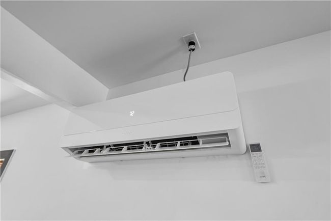 Detailed view of a wall unit AC | Image 25