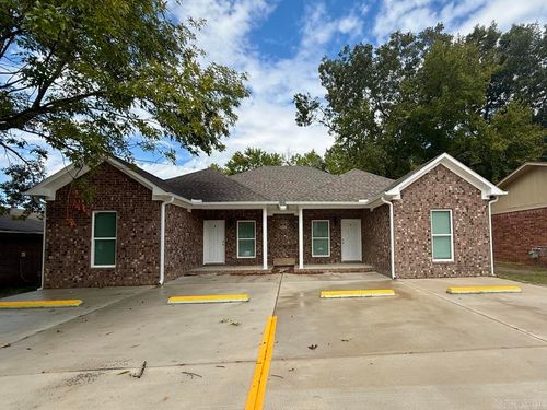 a-2512 W Martin St, Conway, AR, 72034-6132 | Card Image