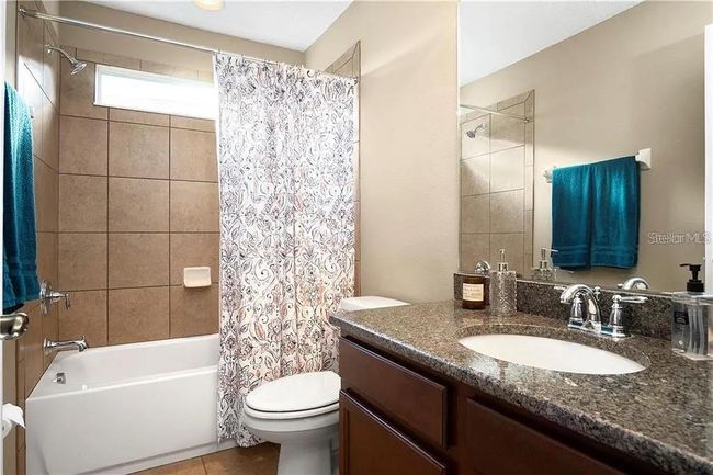 Upstairs Bathroom | Image 40