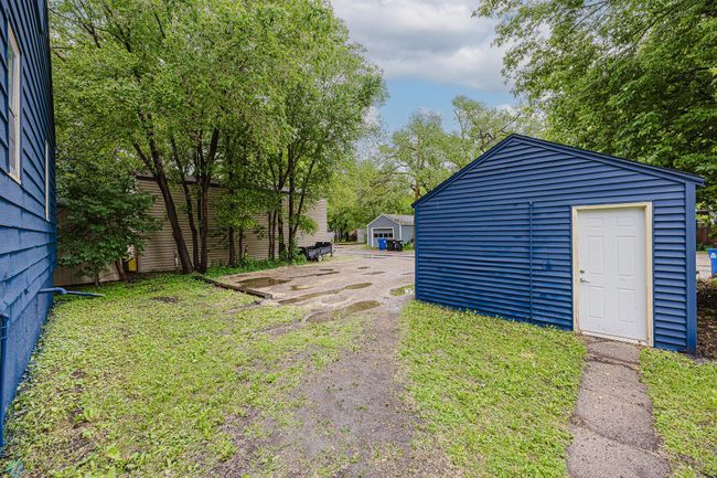 Garage & Parking | Image 47