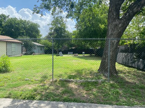 618 S San Gabriel Ave, San Antonio, TX, 78237-2856 | Card Image