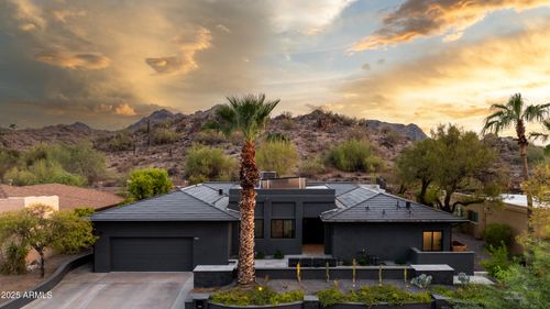 9046 N 28th St, Phoenix, AZ, 85028-4703 | Card Image