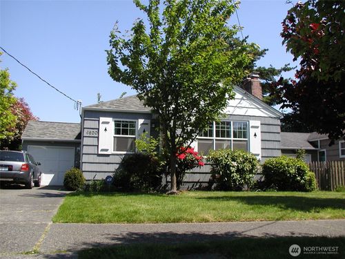 6820 Ravenna Avenue Ne, Seattle, WA, 98115 | Card Image