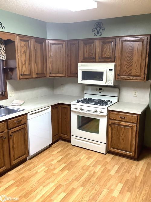 213 N Clarke St, Algona, IA, 50511-2208 | Card Image