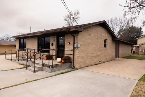 503 Lipscomb St, Bonham, TX, 75418-4027 | Card Image