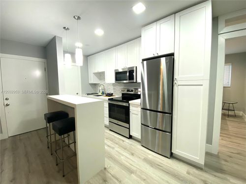 18-7901 Sw 64th Ave, South Miami, FL, 33143-4655 | Card Image