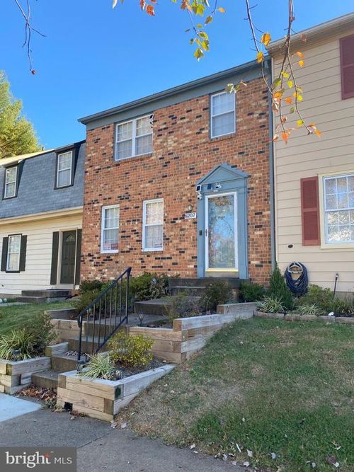8207 Stationhouse Ct, LORTON, VA, 22079-1203 | Card Image