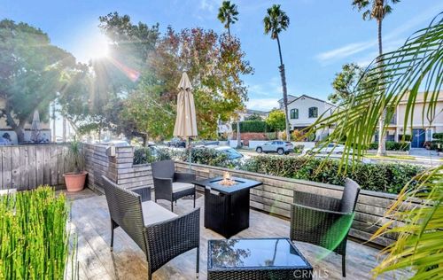 222 19th St, Huntington Beach, CA, 92648-3906 | Card Image