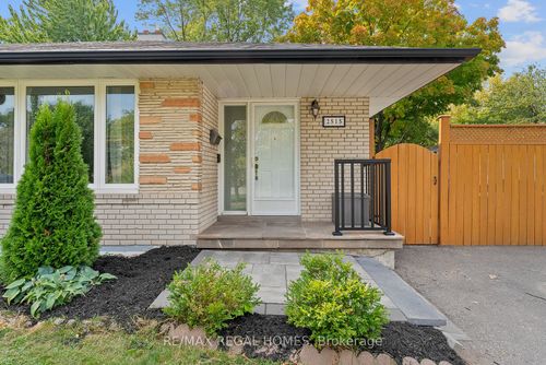 2515 Padstow Cres, Mississauga, ON, L5J2G2 | Card Image