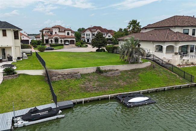 10, 000 sq ft cul de sac lot with immediate water access to Clear Lake and Galveston Bay! | Image 4