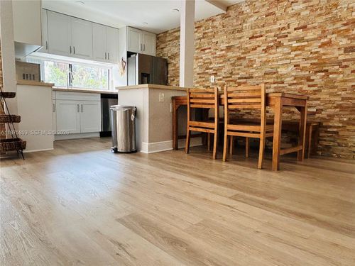 apt-219-17021 N Bay Rd, Sunny Isles Beach, FL, 33160-3619 | Card Image