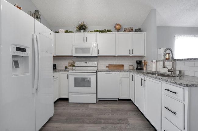 1121 Lake Forest Dr, House other with 3 bedrooms, 2 bathrooms and null parking in Hebron OH | Image 11
